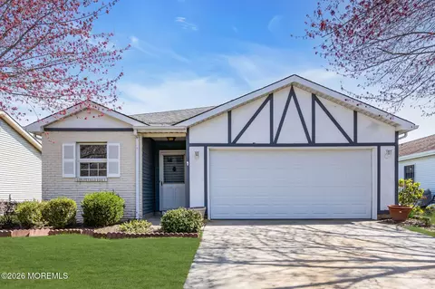 2137 Agincourt Rd, Toms River, NJ 08755