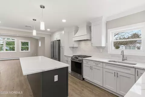 139 Torrey Pines Dr, Toms River, NJ 08757