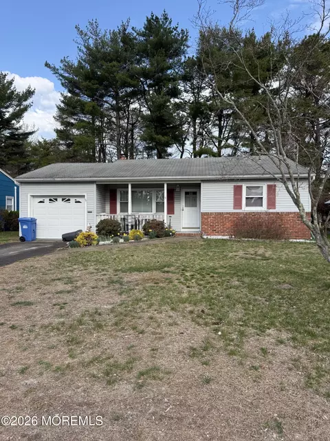 9 Hamilton Ct, Toms River, NJ 08757