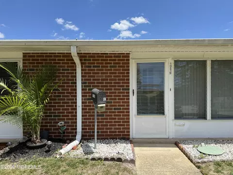 1021 Aberdeen Dr #E, Lakewood, NJ 08701
