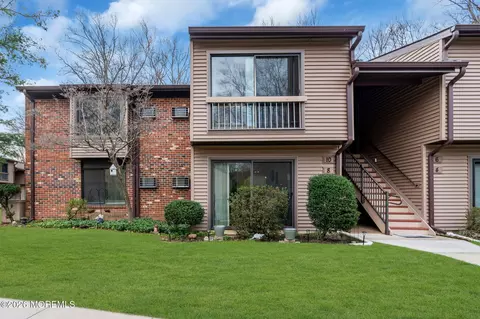 8 Manchester Ct, Red Bank, NJ 07701