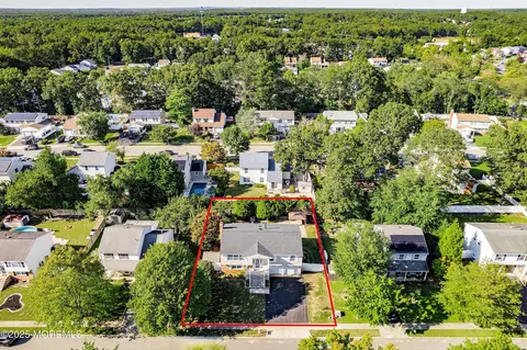 15 Bristlecone Dr, Howell, NJ 07731