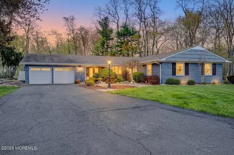 10 Wayne Ct, Manalapan, NJ 07726
