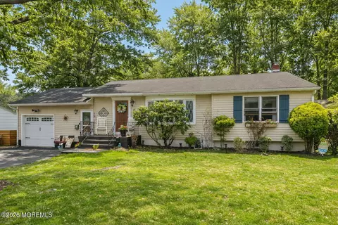 49 7th St, Belford, NJ 07718