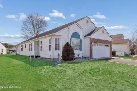 10 Stroud Ct, Toms River, NJ 08757