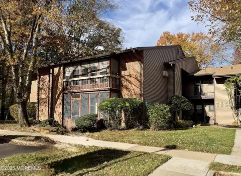 50 Hancock Ct, Red Bank, NJ 07701