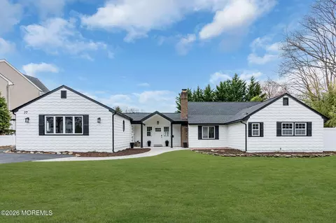 37 Swartzel Dr, Middletown, NJ 07748