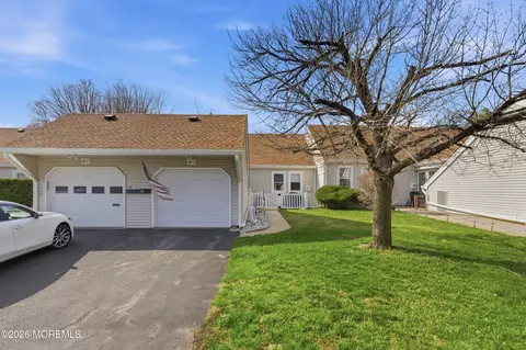 110 Henley Ct #C, Freehold, NJ 07728