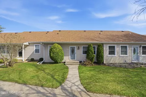 110 Henley Ct #C, Freehold, NJ 07728