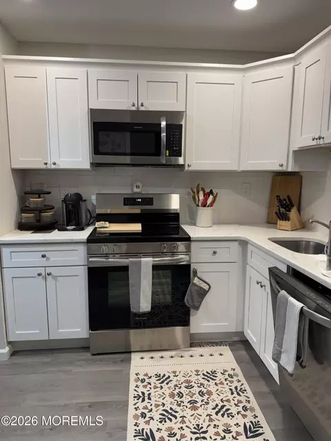 105 Amberly Dr W #G, Englishtown, NJ 07726