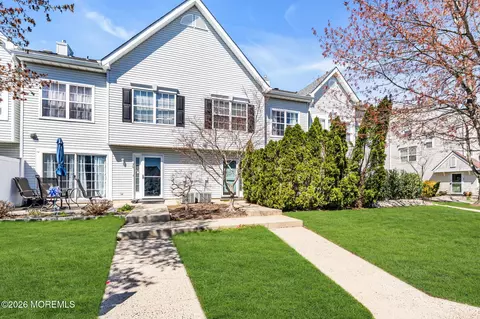 28 Madison Ct, Tinton Falls, NJ 07712