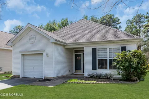 8 April Springs Ct, Lakewood, NJ 08701