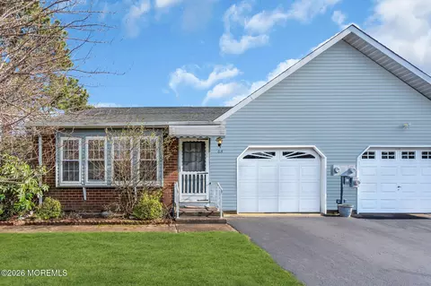 6 Berwick St # A, Manchester, NJ 08759