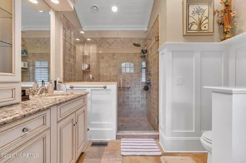 Bath - 2 Alyce Ln, Rumson, NJ 07760 photo 3 of 3
