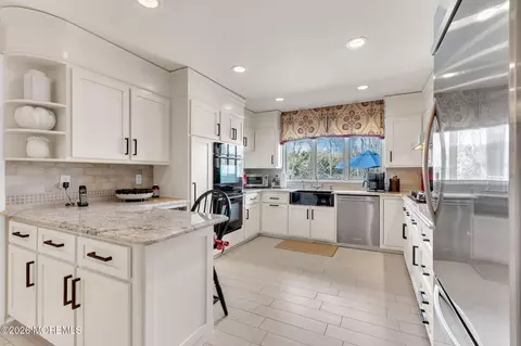 Kitchen - 2 Alyce Ln, Rumson, NJ 07760 photo 1 of 1