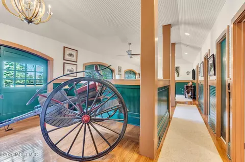Entry Way - 2 Alyce Ln, Rumson, NJ 07760 photo 2 of 3