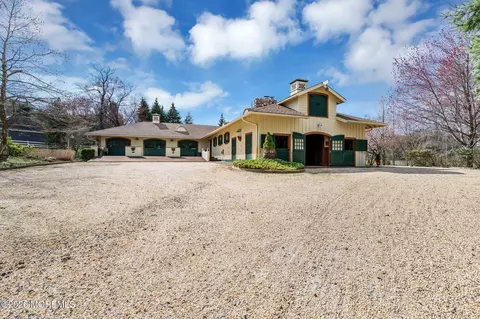 2 Alyce Ln, Rumson, NJ 07760