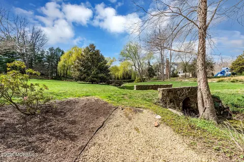 Exterior - 2 Alyce Ln, Rumson, NJ 07760 photo 6 of 7
