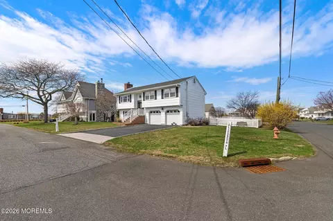 1 Elizabeth Pl, Monmouth Beach, NJ 07750