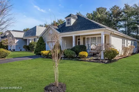 9 Evergreen Springs Dr, Lakewood, NJ 08701