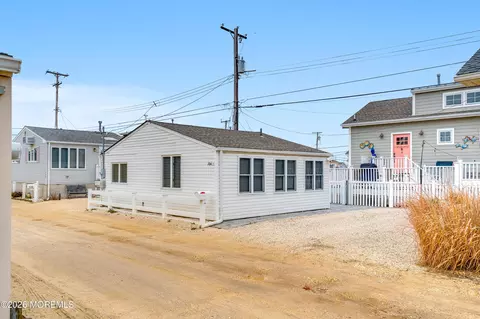 104 W Penguin Way, Lavallette, NJ 08735