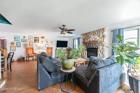 12 Thompson Ave, Leonardo, NJ 07737