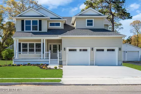 318 E Cape May Ave, Ocean Gate, NJ 08740