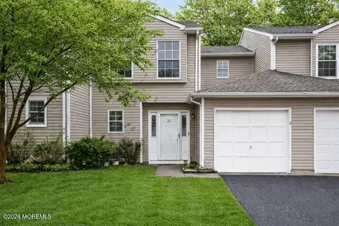 34 S Pointe Cir, Tinton Falls, NJ 07753