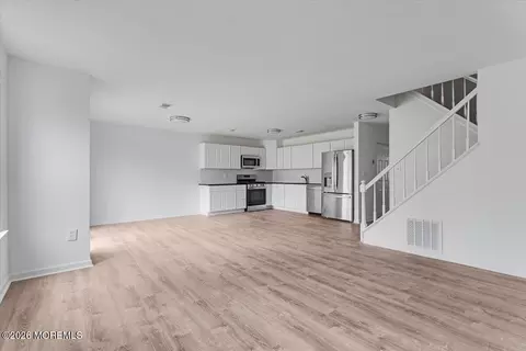 34 S Pointe Cir, Tinton Falls, NJ 07753