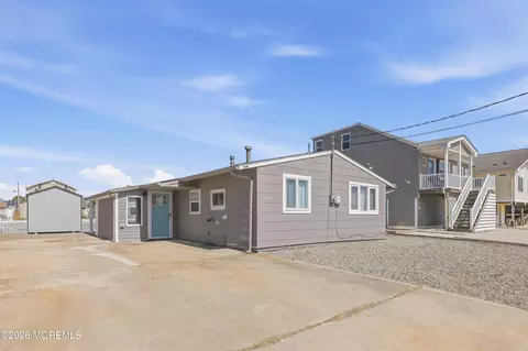18 Lake Huron Dr, Little Egg Harbor, NJ 08087