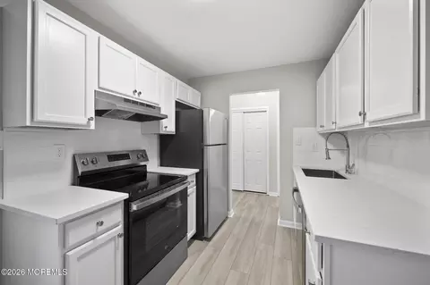 127 Amberly Dr #C, Manalapan, NJ 07726