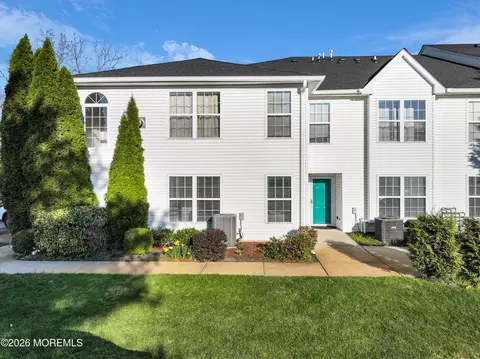 407 Deuce Dr, Wall, NJ 07719