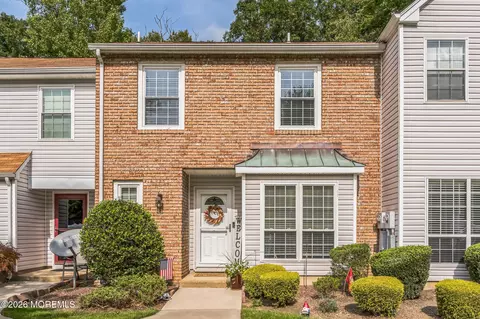 4 Vassar Pl, Morganville, NJ 07751