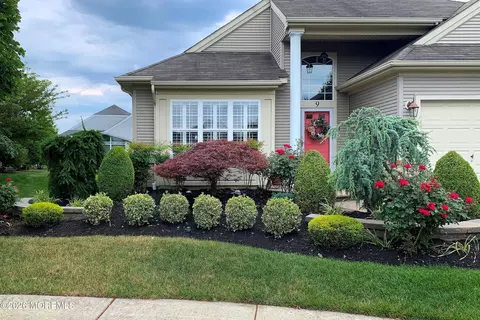 9 Avalon Ct, Manchester, NJ 08759