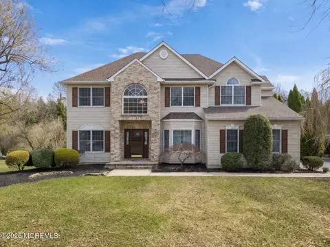 51 Outlook Ln, Freehold, NJ 07728