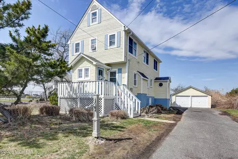 47 Valentine St, Monmouth Beach, NJ 07750