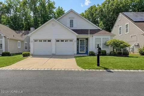 18 Angus Ct, Jackson, NJ 08527