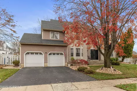 2 Kristen Ct, Matawan, NJ 07747