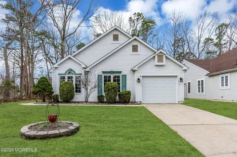 40 N Avon Dr, Jackson, NJ 08527