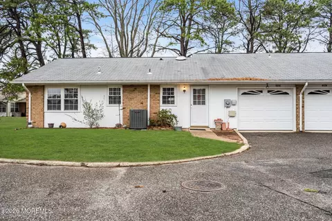 29 Edinburgh Ln #D, Manchester, NJ 08759