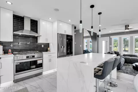 16 Whitmore Dr, Toms River, NJ 08757