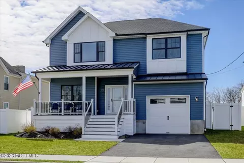 174 Church St, Keyport, NJ 07735