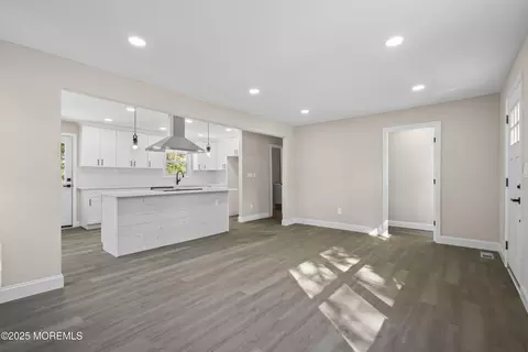 393 E Millstream Rd, Cream Ridge, NJ 08514