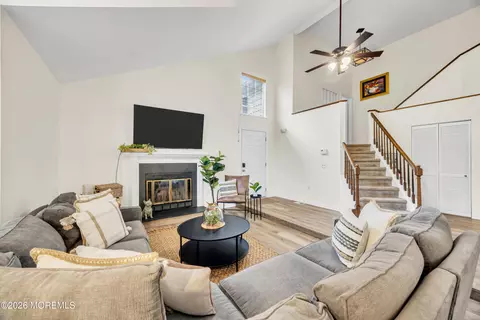 2202 Buckingham Cir, Middletown, NJ 07748