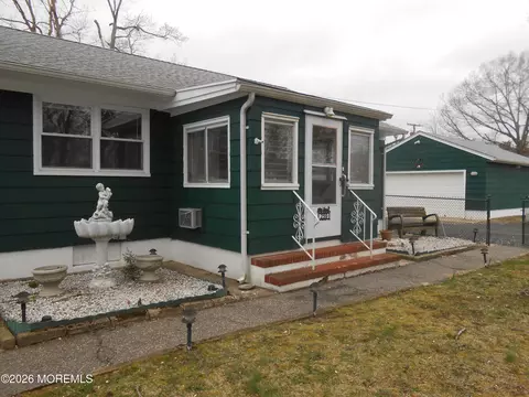 259 Station Dr, Forked River, NJ 08731