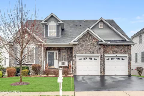 329 Van Dusen Dr, Marlboro, NJ 07746