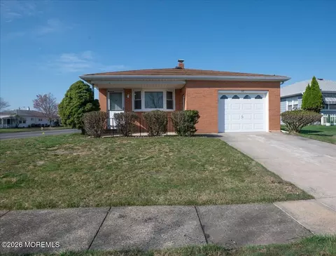 57 Liberta Dr, Toms River, NJ 08757