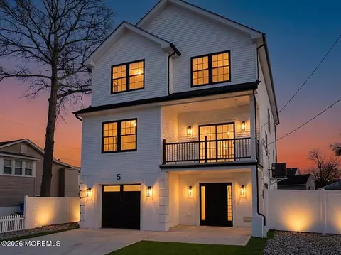 5 Shore Pine Dr, Brick, NJ 08723