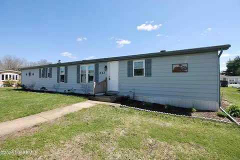 623 Sara Dr, Freehold, NJ 07728