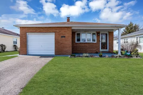25 Spanish Wells St, Toms River, NJ 08757